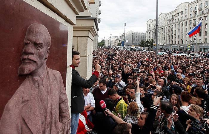 Оппозиционеры на акции в Москве пообещали бороться за свои подписи
