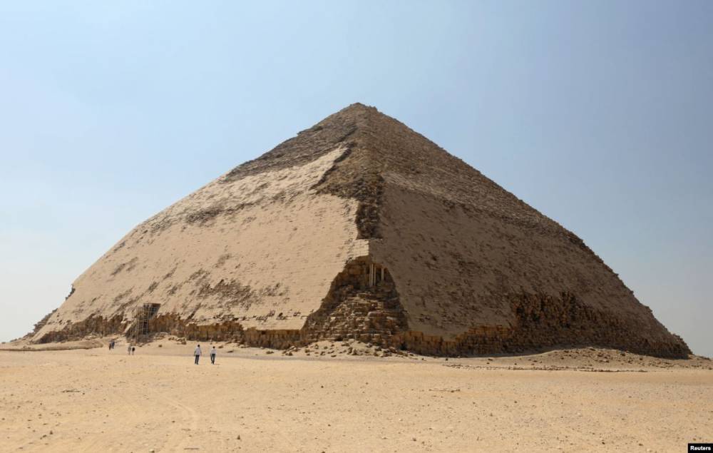 В Египте для туристов открыли ломаную пирамиду Снофру