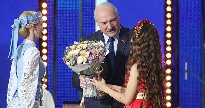 От врача – до мисс Беларусь: женщины вокруг Лукашенко за все 25 лет