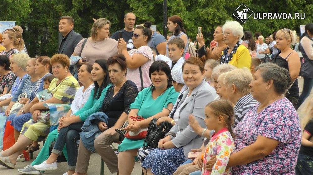 Бабушки пели, дети играли, мам и пап награждали. В Ульяновске отметили День ТОС