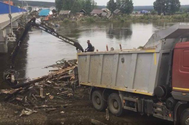 Вспышек болезней в зоне паводка в Иркутской области не выявлено