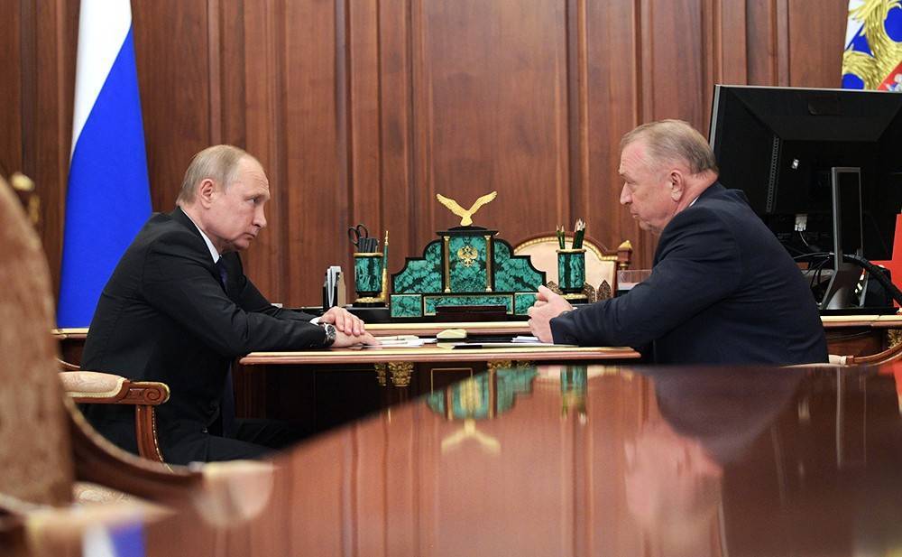 Путин предложил уточнить понятие "семейный бизнес"