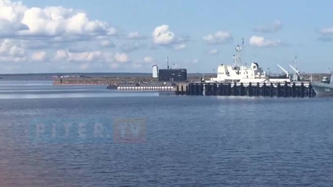 Очевидцам удалось снять поближе подводную лодку "Владикавказ" в Кронштадте