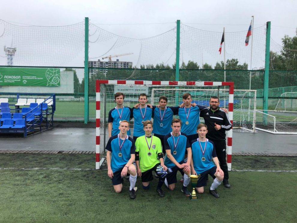 Команда мини-футболистов Глазова заняла 2 место на XXI Республиканском спортивном фестивале школьников