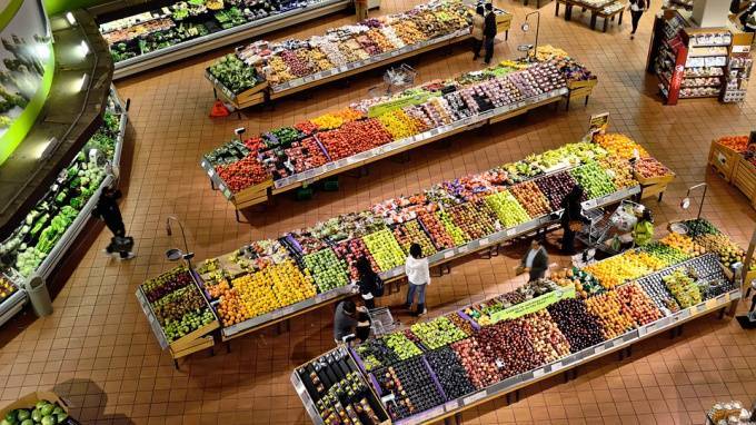 Сеть финских супермаркетов открыла крупнейший магазин в самом центре Петербурга
