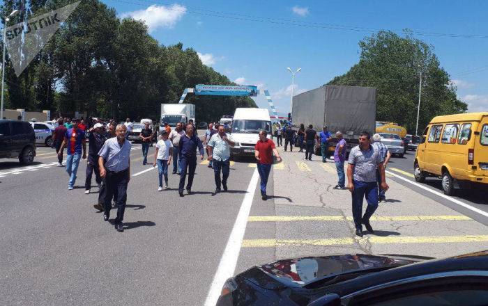 Дорога "Севан-Ереван" открыта: участники акции поставили правительству условие