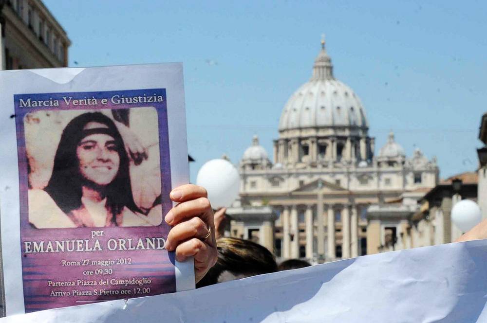 В Ватикане во время поисков останков пропавшей девочки нашли две урны с костями