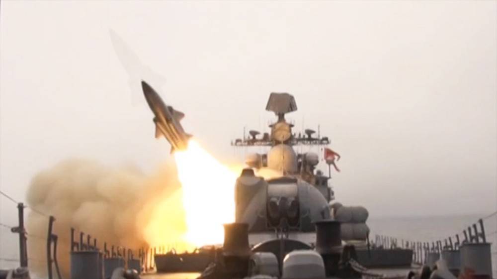 Российские корабли нанесли удар крылатыми ракетами "Москит" (видео)