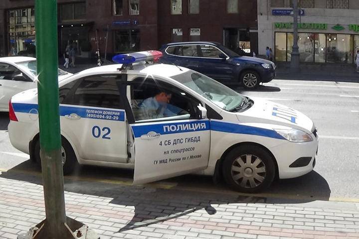 Фельдшер скорой помощи пострадал при аварии с участием такси в Москве