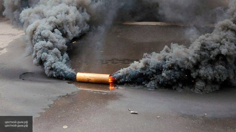 Провокаторы из оппозиции зажгли дымовую шашку во время митинга на Трубной площади