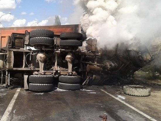 Водитель грузовика погиб в ДТП в Липецкой области