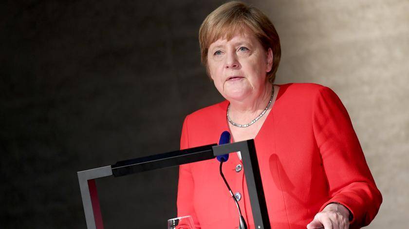 В Германии объяснили странное состояние Меркель