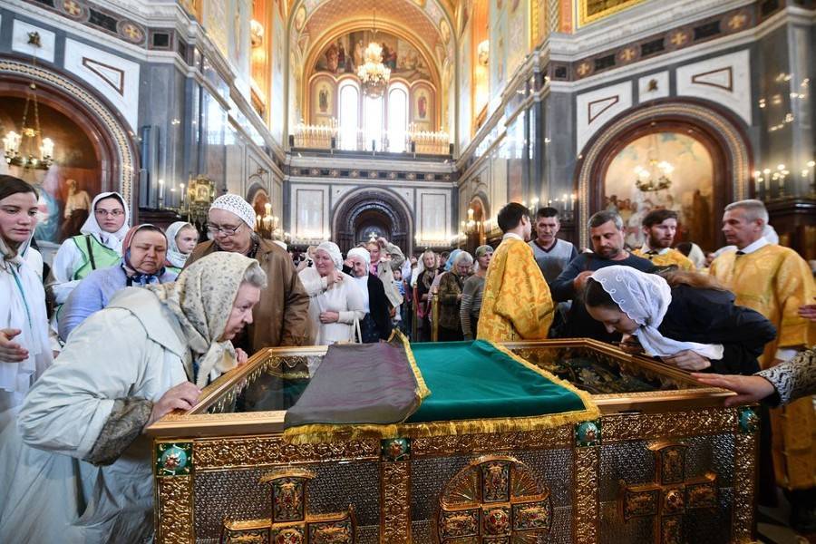 Для паломников к мощам святителя Спиридона в Москве запустили горячую линию