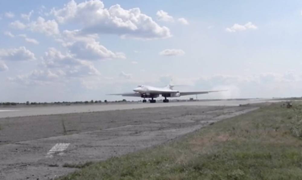 Ту-160 выполнили полет над Балтийским морем
