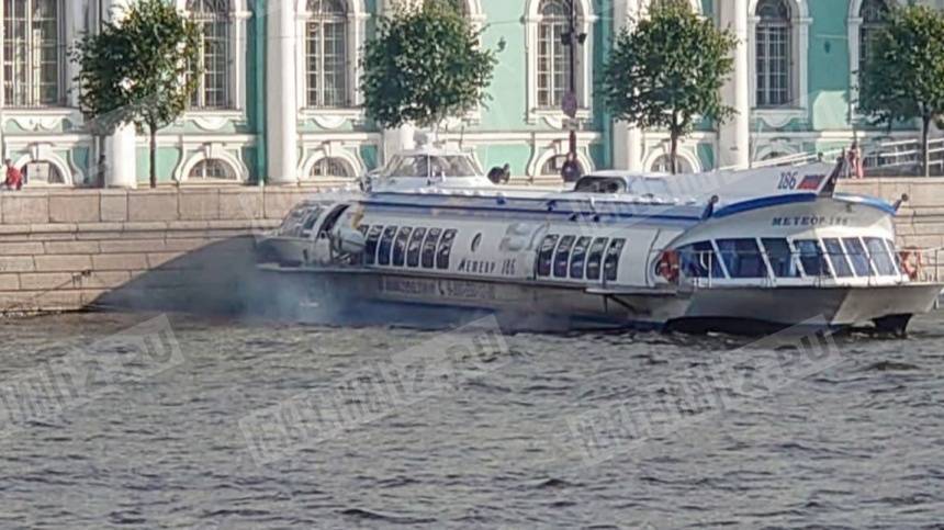 Видео столкновения метеора с опорой Дворцовой набережной