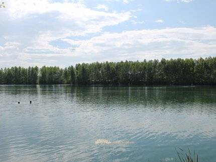 В Башкирии надувной матрас с 18-летней девушкой ветром унесло на середину озера