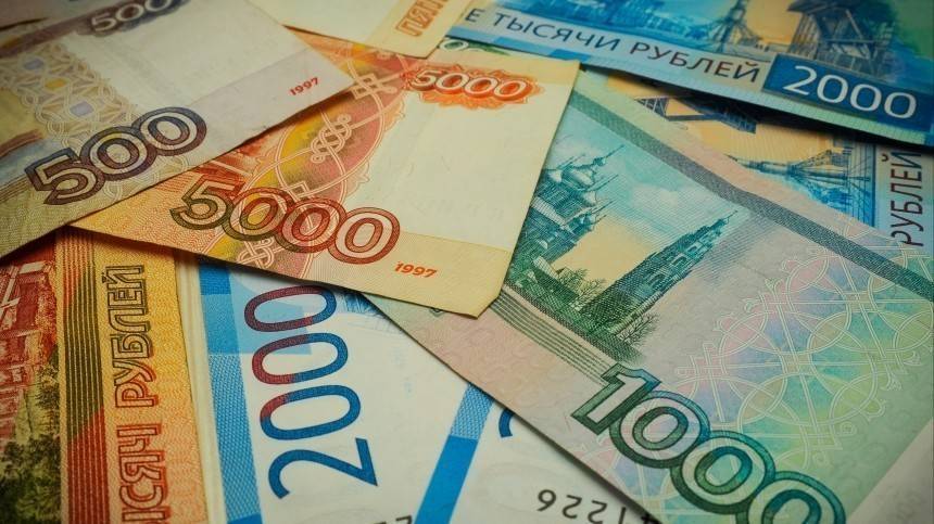 Индекс бигмака назвал рубль самой недооцененной валютой в мире