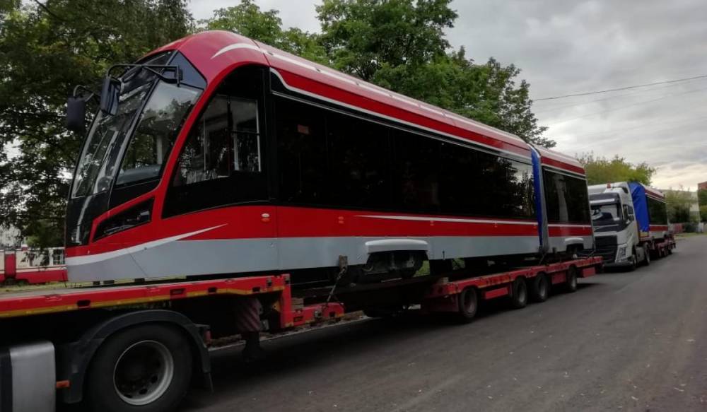 Новый трамвай «Витязь-М» прибыл в Петербург