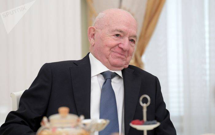В Армении Никиту Симоняна наградили орденом "За заслуги перед Отечеством" I степени