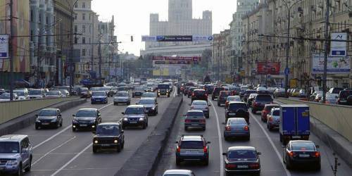 Москвичей попросили на неделю отказаться от поездок на автомобилях :: Autonews