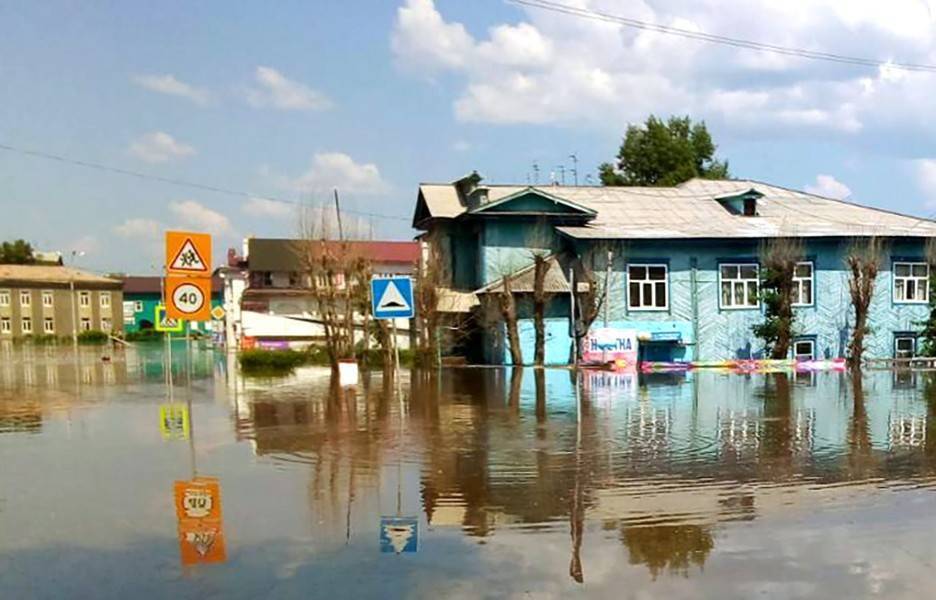 Мэр пострадавшего от паводка района Иркутской области ушел в отставку