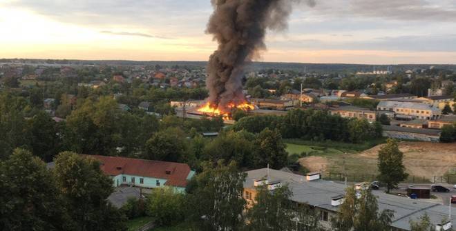 В России произошел крупный пожар на складе