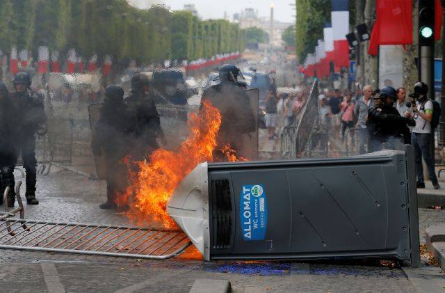 В Париже 175 человек задержаны за несанкционированную манифестацию