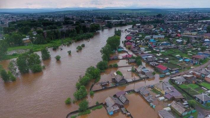 Медведев постановил ускорить выплаты пострадавшим от наводнения в Приангарье
