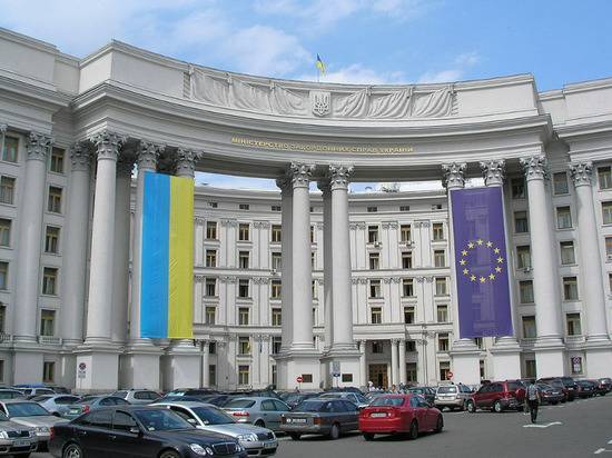 Киев продлил на 2020 год действие эмбарго на российские товары