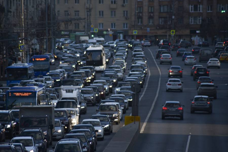 Водителей призвали выезжать на юго-запад Москвы после 21:00