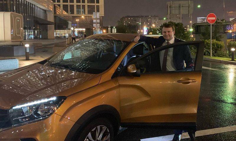 Министр Орешкин добрался до Тольятти на Lada и отметил, что дороги надо ремонтировать