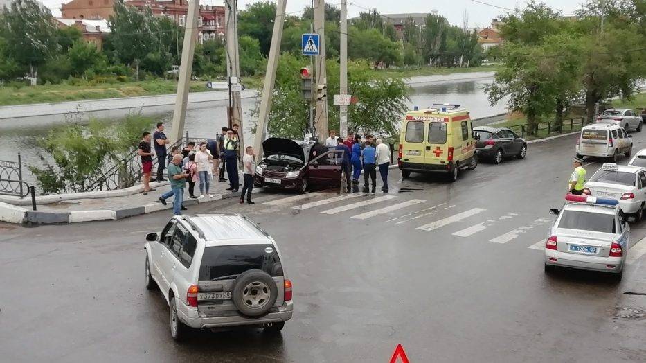 Девушка пострадала в ДТП в Астрахани | РИА «7 новостей»