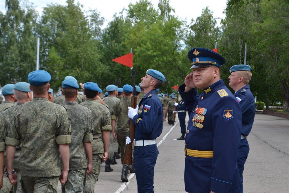 В Ульяновске представлен новый командир отдельной десантно-штурмовой бригады