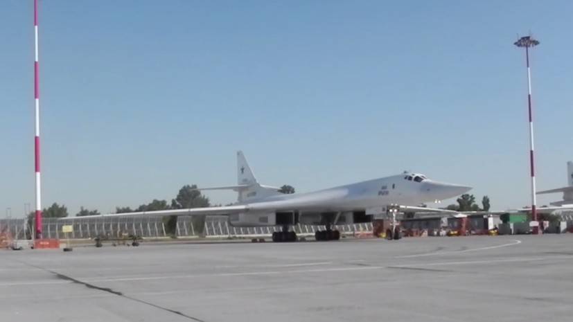 «Белые лебеди» в небе над Балтикой: бомбардировщики Ту-160 пролетели над нейтральными водами — РТ на русском