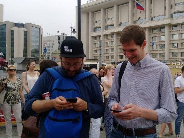 Журналиста Илью Азара оштрафовали за участие в акции 12 июня
