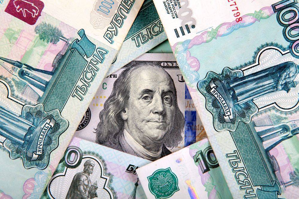 Bloomberg предрекает падение курса рубля к концу 2019 года. РЕН ТВ