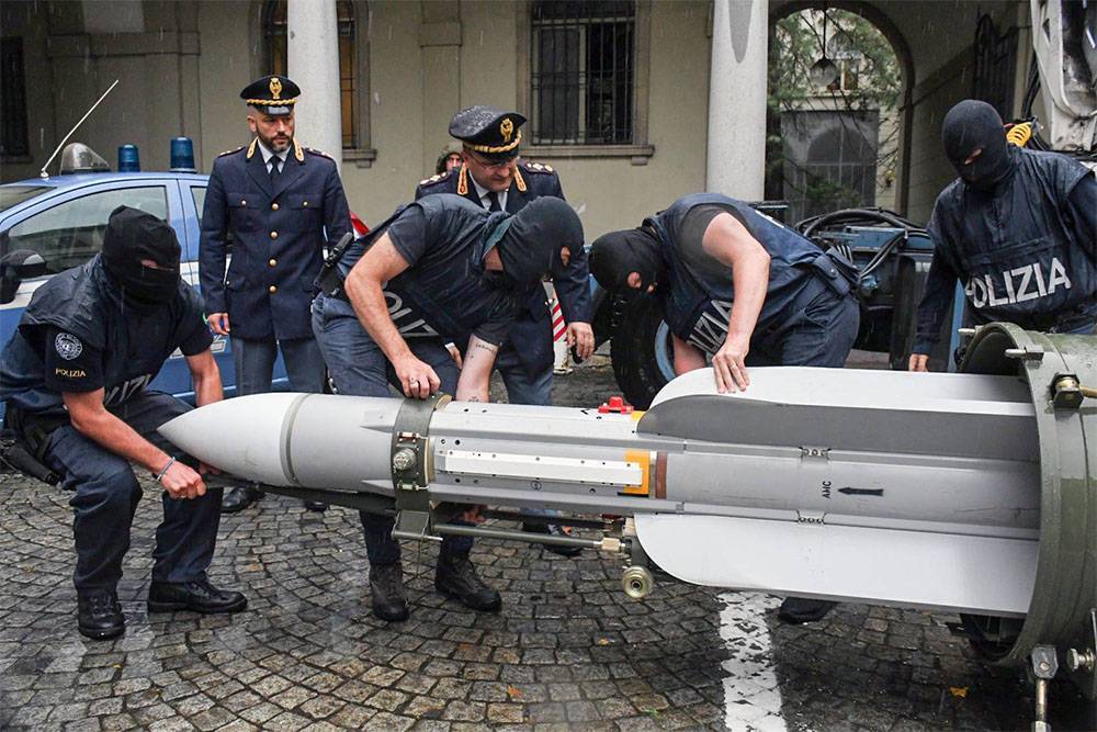 В Италии у представителей ультраправых группировок изъяли ракету класса «воздух-воздух»