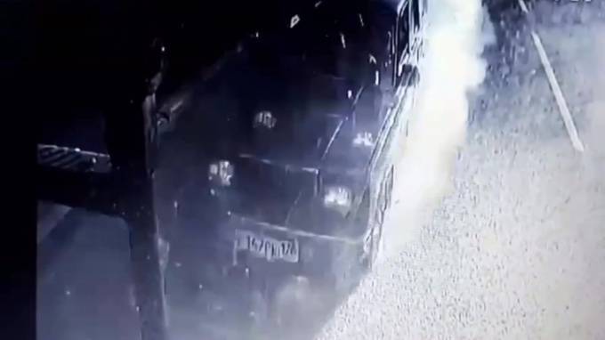 В Сети опубликовали видео момента столкновения ВАЗ и троллейбуса на Минеральной улице