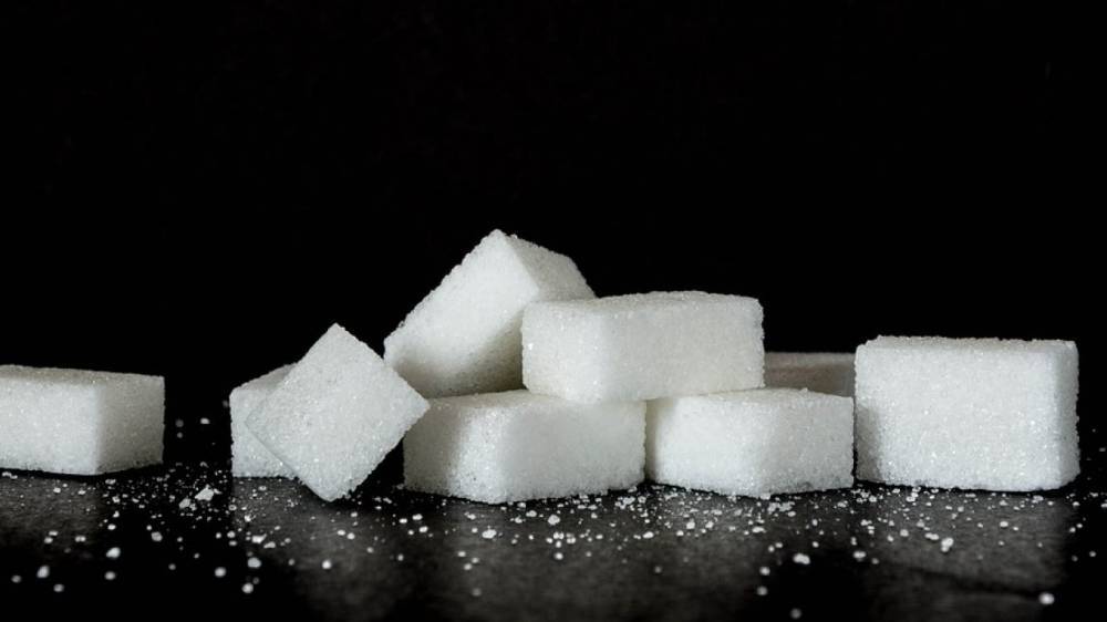 Цены на сахар рекордно рухнули в России