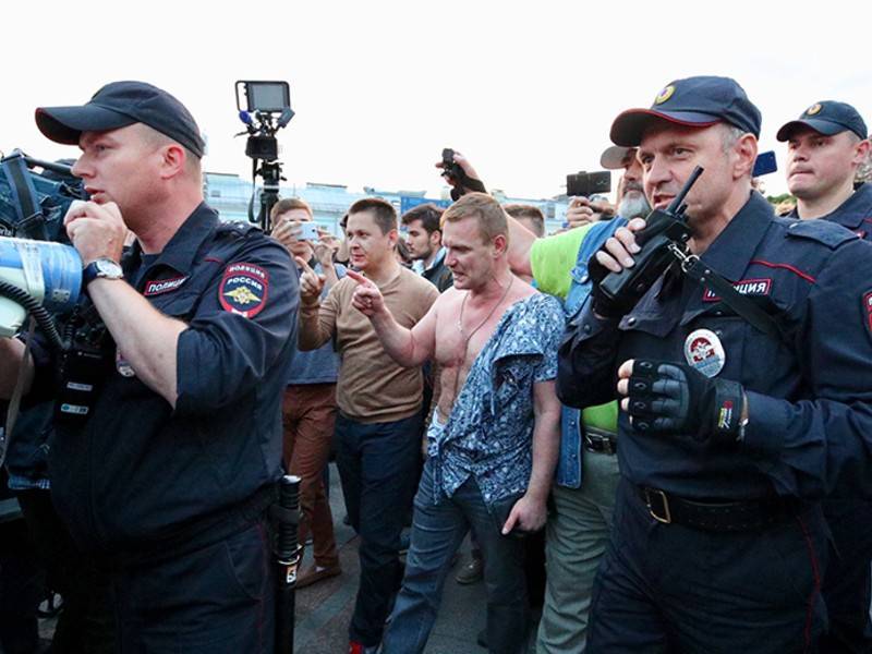 Полицейские задержали провокаторов на митинге за независимых кандидатов