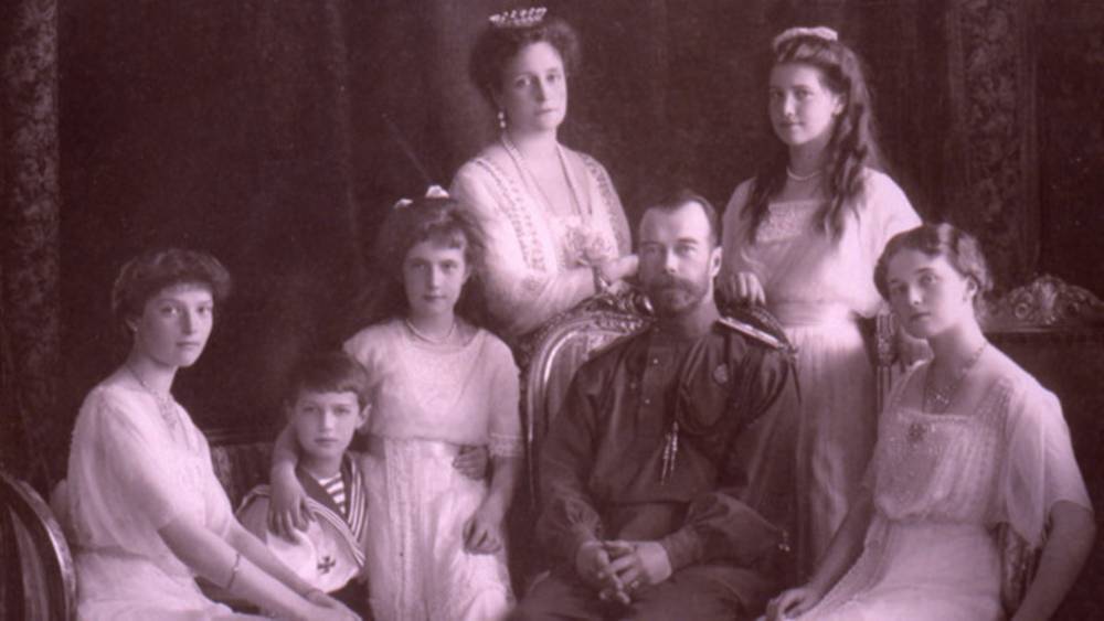 В Госдуме почтят минутой молчания память расстрелянной Царской семьи