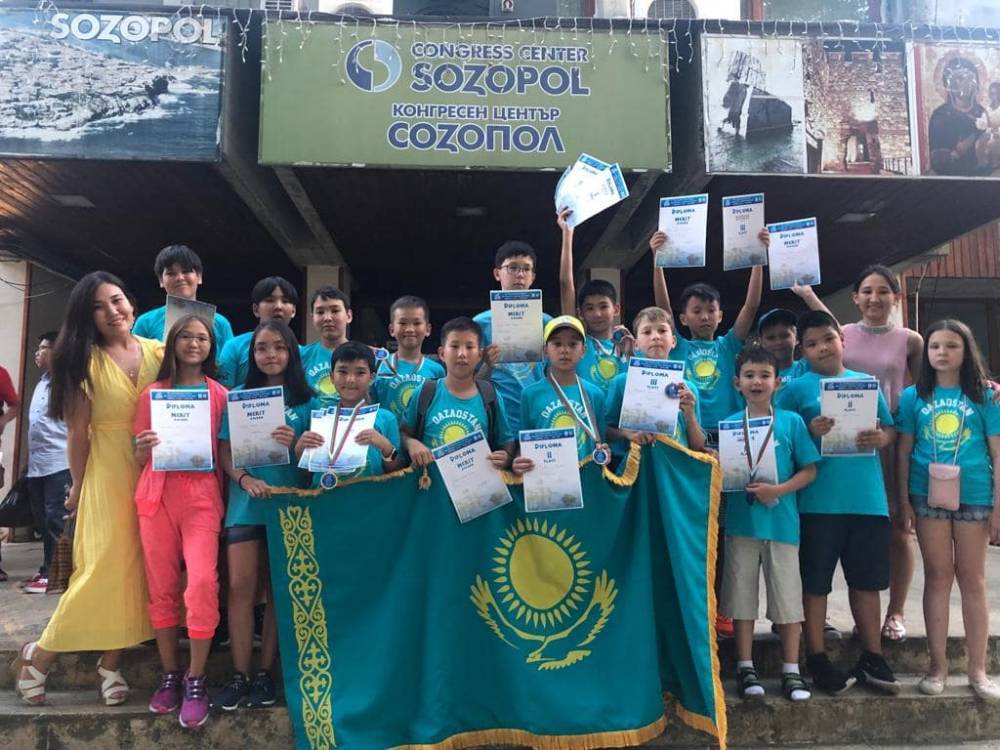 Юные математики из Алматы взяли золото на триатлоне в Болгарии