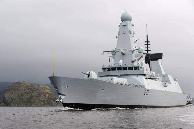 Великобритания отправляет очередной боевой корабль в Персидский залив
