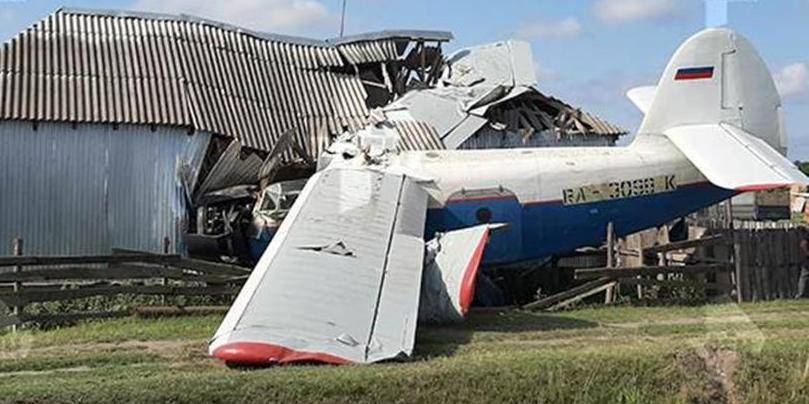 Легкомоторный самолет упал на частный дом в Чечне