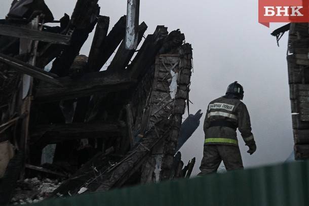 Подробности пожара в Пезмоге: в доме обнаружили тела двух мужчин и женщины