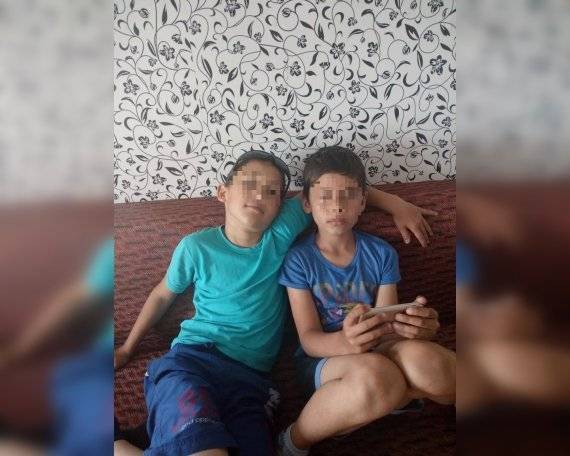 «Это жутко. Я зашел заносить ребенка, там еще один труп лежал на полу»: родители погибшего в Башкирии мальчика пытаются добиться справедливости