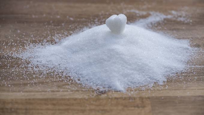 Оптовая цена на сахар в России рекордно упала