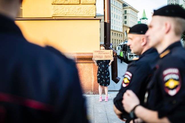 Четверо полицейских уволены в Москве после дела Голунова