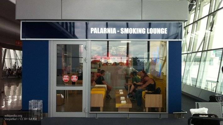 Аэропортам могут разрешить вернуть комнаты для курения