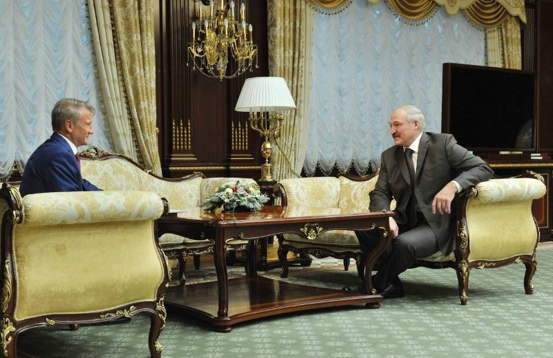 Греф подарил Лукашенко баснословно «умный» фонтан